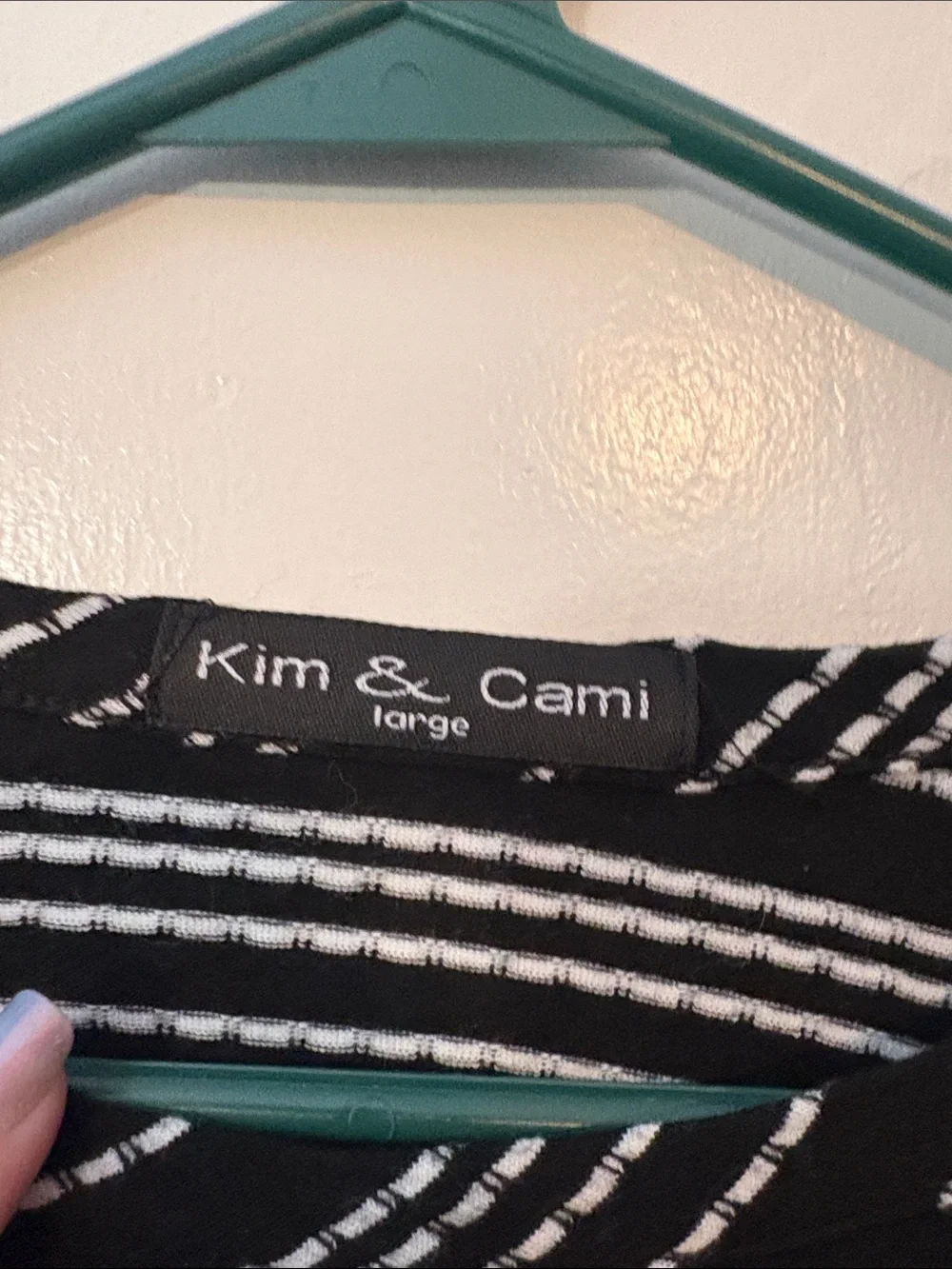 Kim & Cami Black & White Striped Short Sleeve Tee size Large